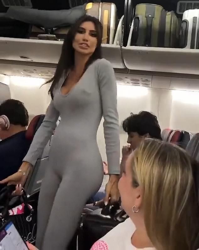 Instagram model kicked off plane