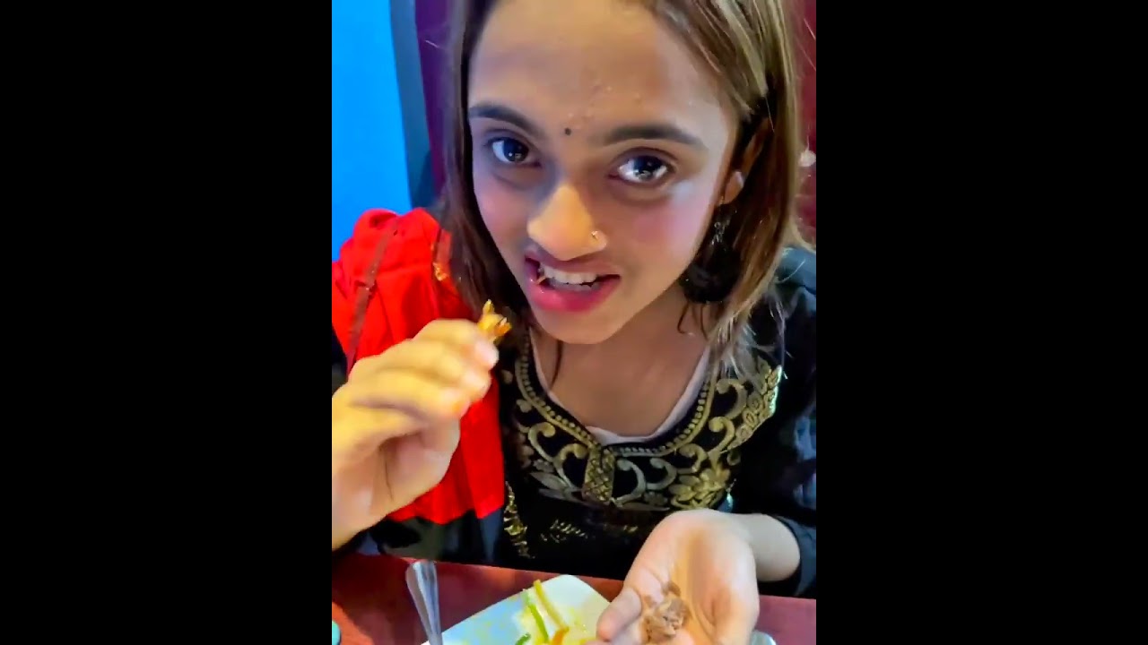 When I went to feed my wife in the restaurant, I taught her how to do it.#couplevlog #jannat #toha - YouTube