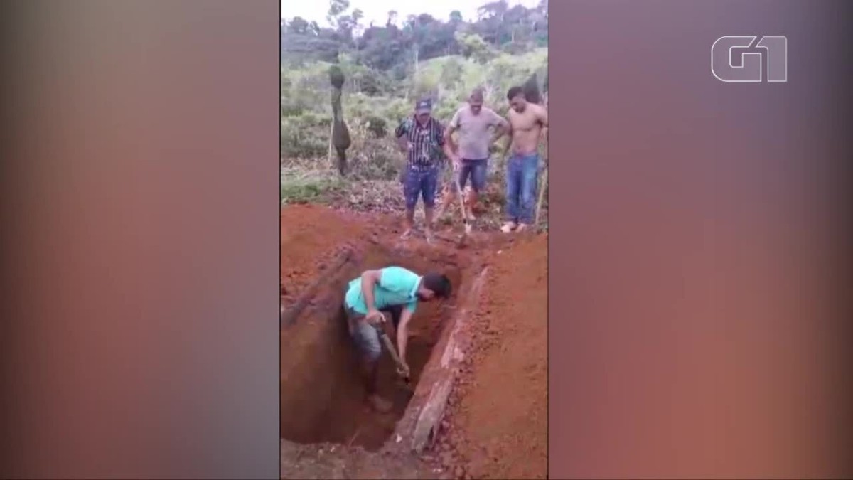Sem funcionários em cemitério, familiares cavam cova de jovem assassinado no interior do PA | Pará | G1