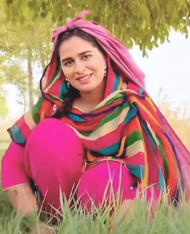 Pakistani Vlogger Aliza Sehar - Famed Face