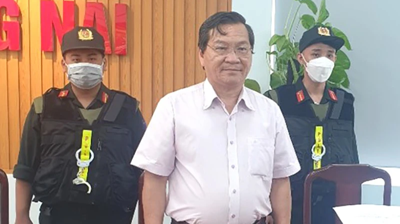 Ba cán bộ trường đại học Đồng Nai bị khởi tố