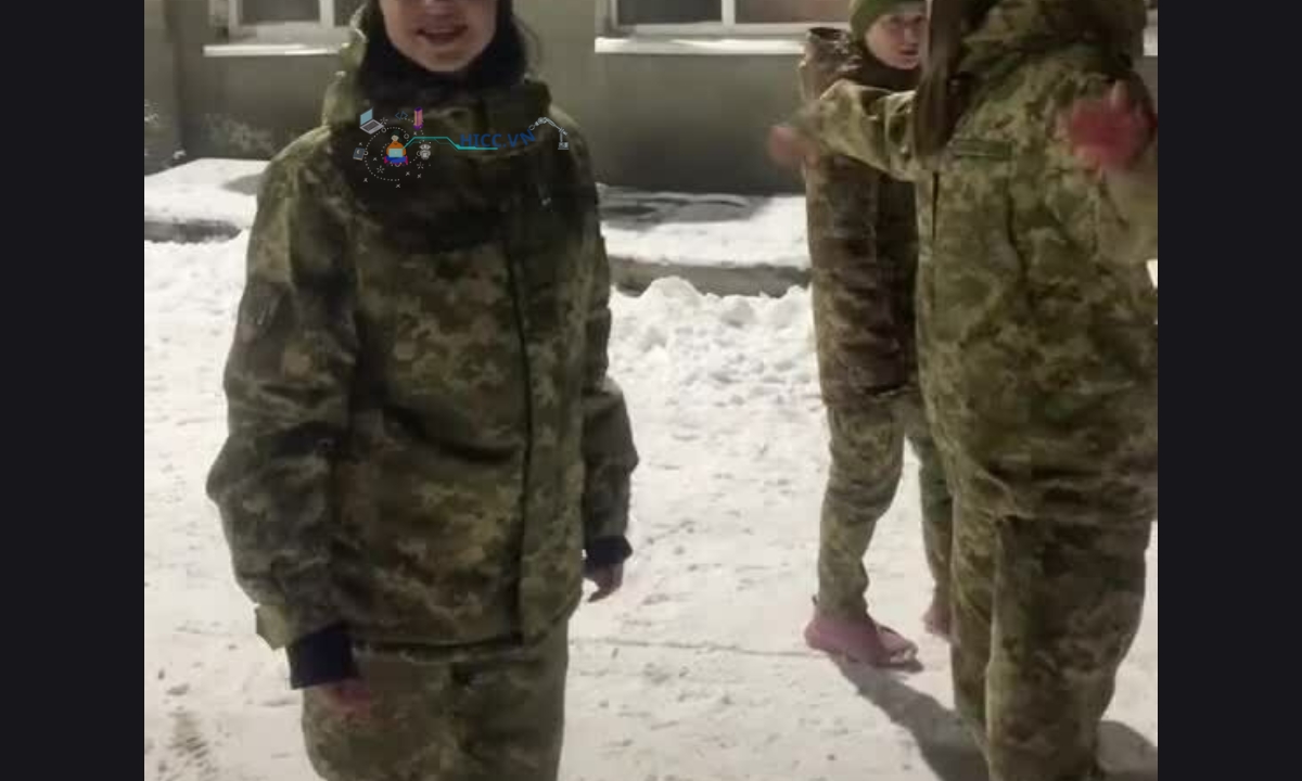 clip 2 nữ quân nhân Ukraine
